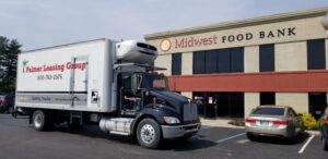 To support the Midwest Food Bank’s mission during the COVID-19 pandemic, Palmer Leasing has donated the use of a refrigerated Kenworth T370 box truck.